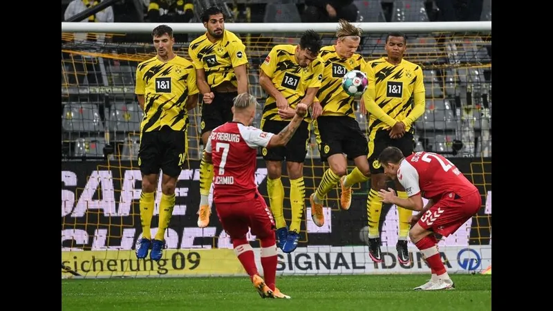 Freiburg vs Dortmund trong trận bóng đá sôi