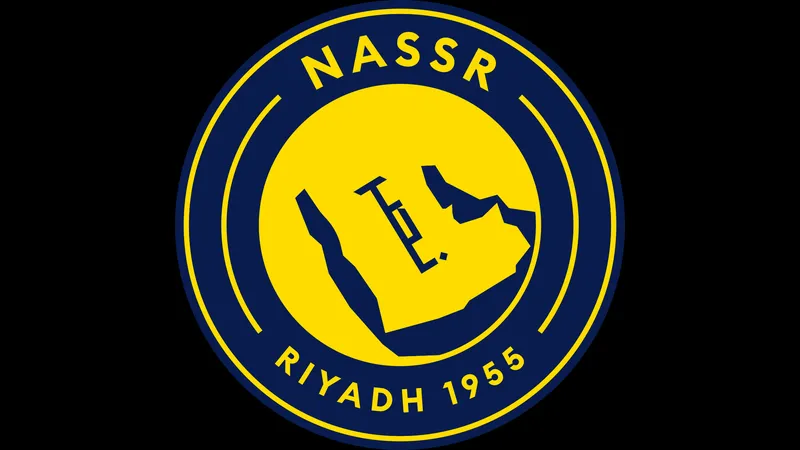 Cầu thủ Al Nassr và Arkadag tranh chấp quả bóng trên sân Cầu thủ Al Nassr và Arkadag tranh chấp quả bóng trên sân