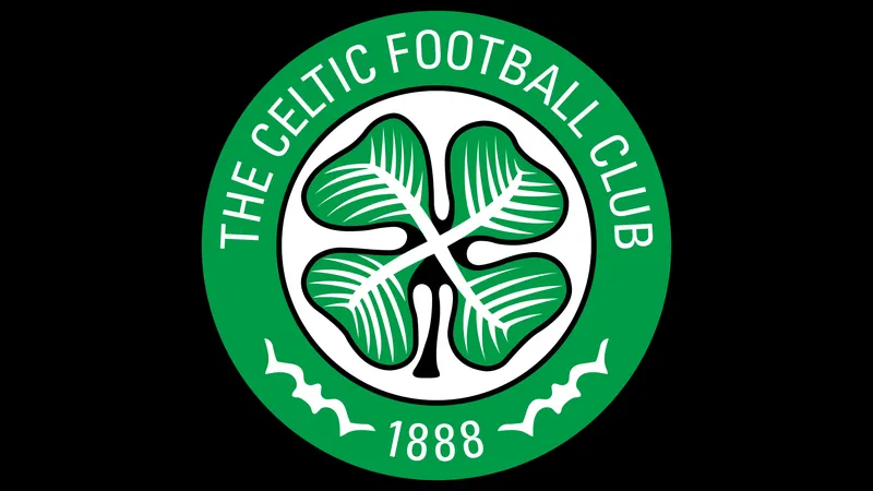 Cầu thủ Celtic và Stuttgart cạnh tranh quả bóng Cầu thủ Celtic và Stuttgart cạnh tranh quả bóng